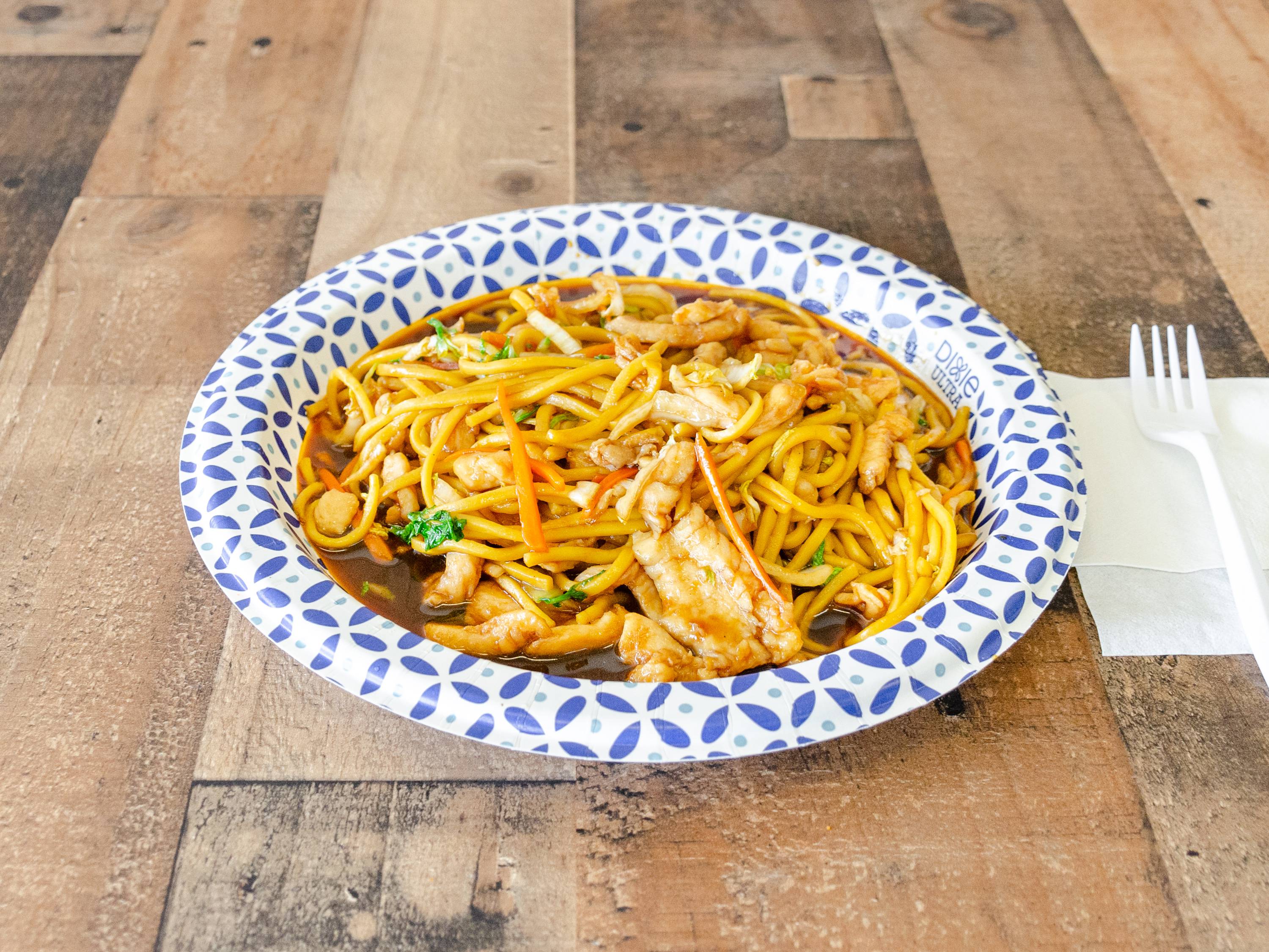 Order 45. Chicken Lo Mein food online from Dragon City store, Piqua on bringmethat.com