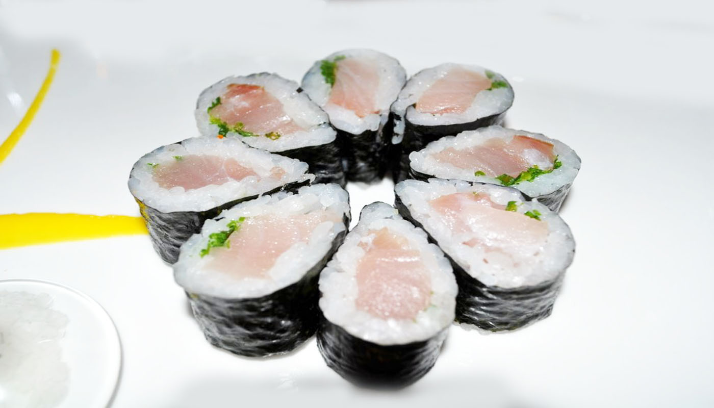 Order Yellowtail Scallion Roll food online from Izumi Japanese Restaurant store, Youngstown on bringmethat.com