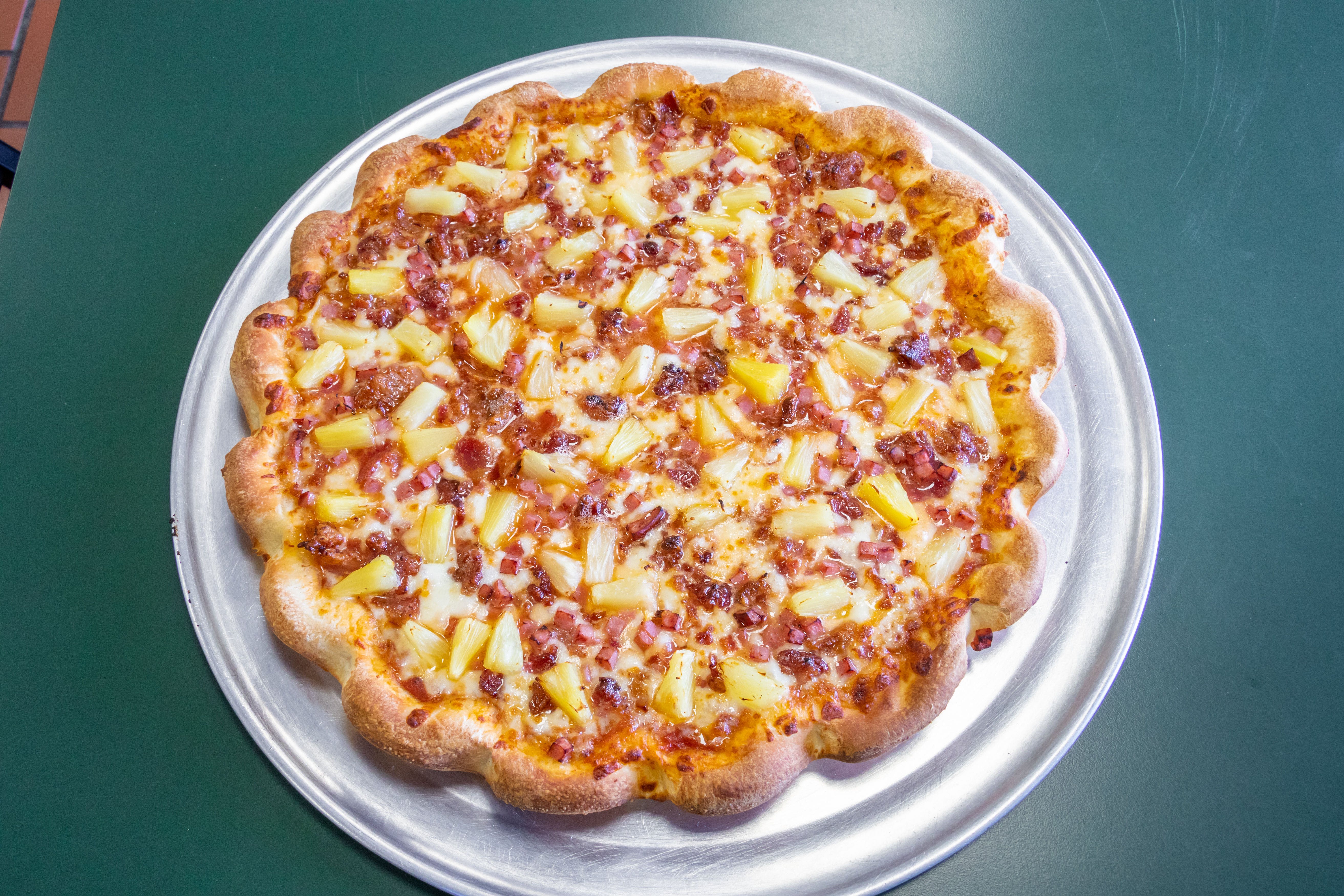 Order Hawaiian Pizza - Small 9'' (6 Slices) food online from Casamel's Pizza store, Parma on bringmethat.com