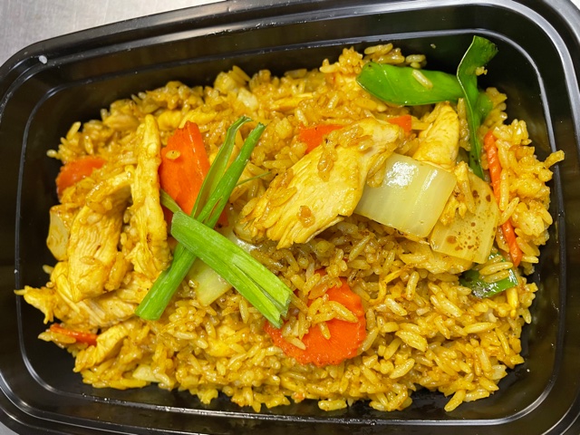 Order Yellow Curry Fried Rice food online from Simply Thai store, Northbrook on bringmethat.com