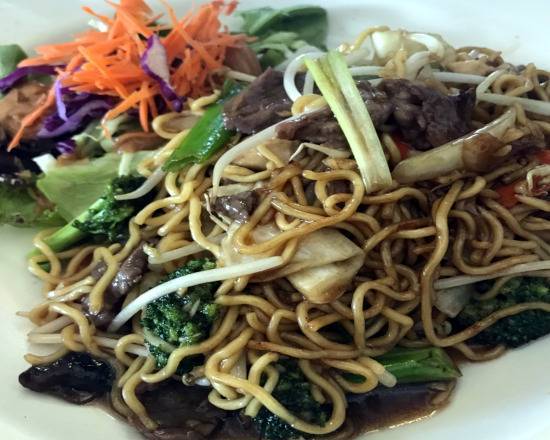 Order Chow Mein food online from Joom Bangkok Cafe store, Los Angeles on bringmethat.com