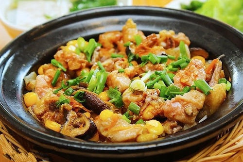 Order H3. Clay Pot Rice with Chicken and Mushroom 北菇滑雞煲仔飯 food online from Hing Lung Cafe store, South San Francisco on bringmethat.com