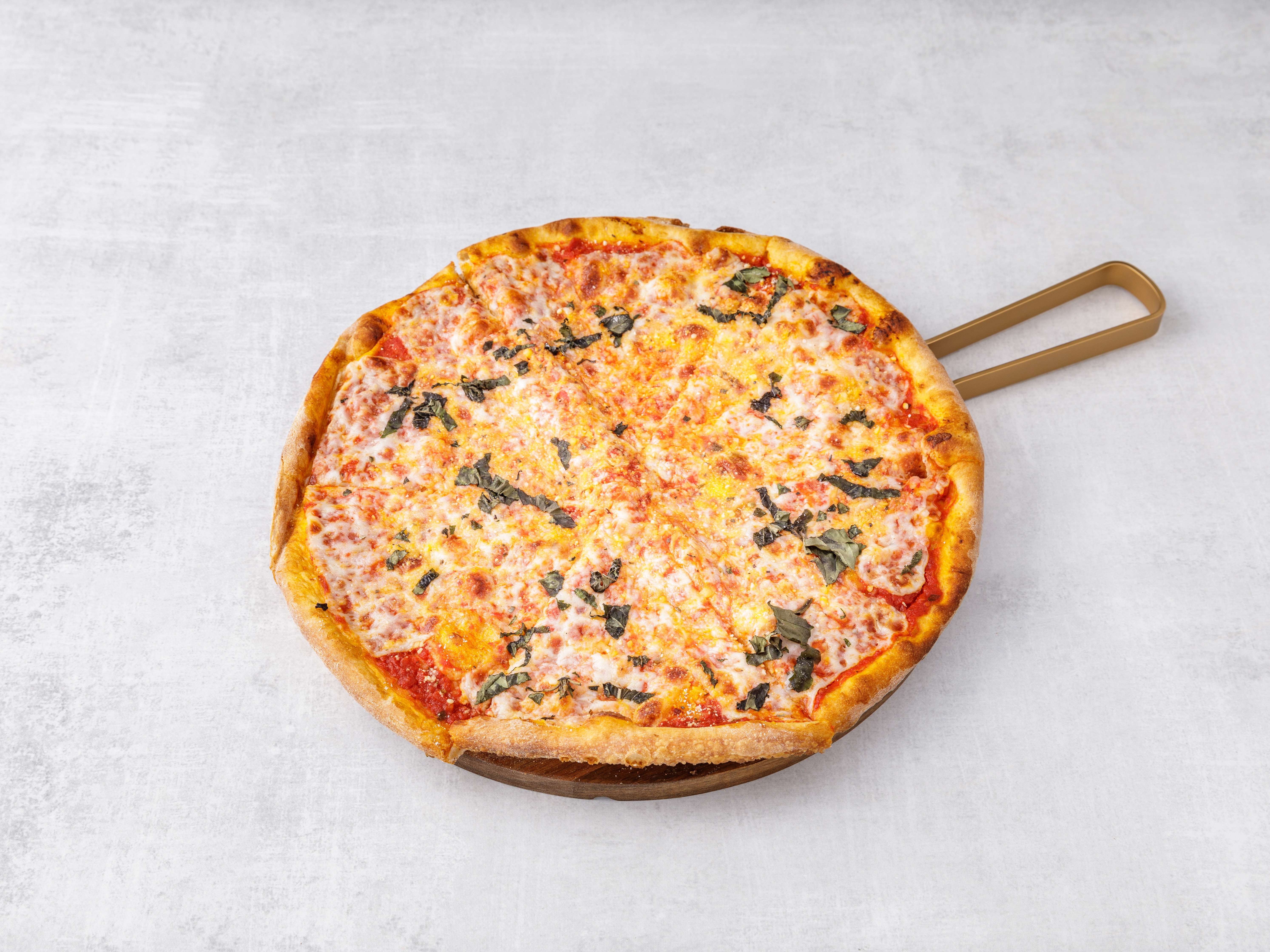 Order Margherita Pizza food online from La Guardiola Pizzeria store, Bayonne on bringmethat.com