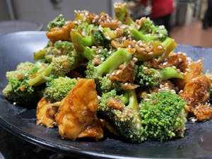 Order Chicken & Broccoli food online from Aki Sushi & Japanese Fusion store, San Jacinto on bringmethat.com