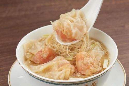 Order F3. Shrimp Wonton Noodle Soup 鮮蝦雲吞麵 food online from Hing Lung Cafe store, South San Francisco on bringmethat.com