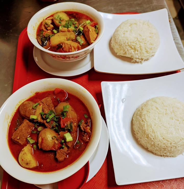 Order Burmese Style Curry ( Chicken ) food online from Roma Thai & Burmese Cuisine store, Buffalo on bringmethat.com