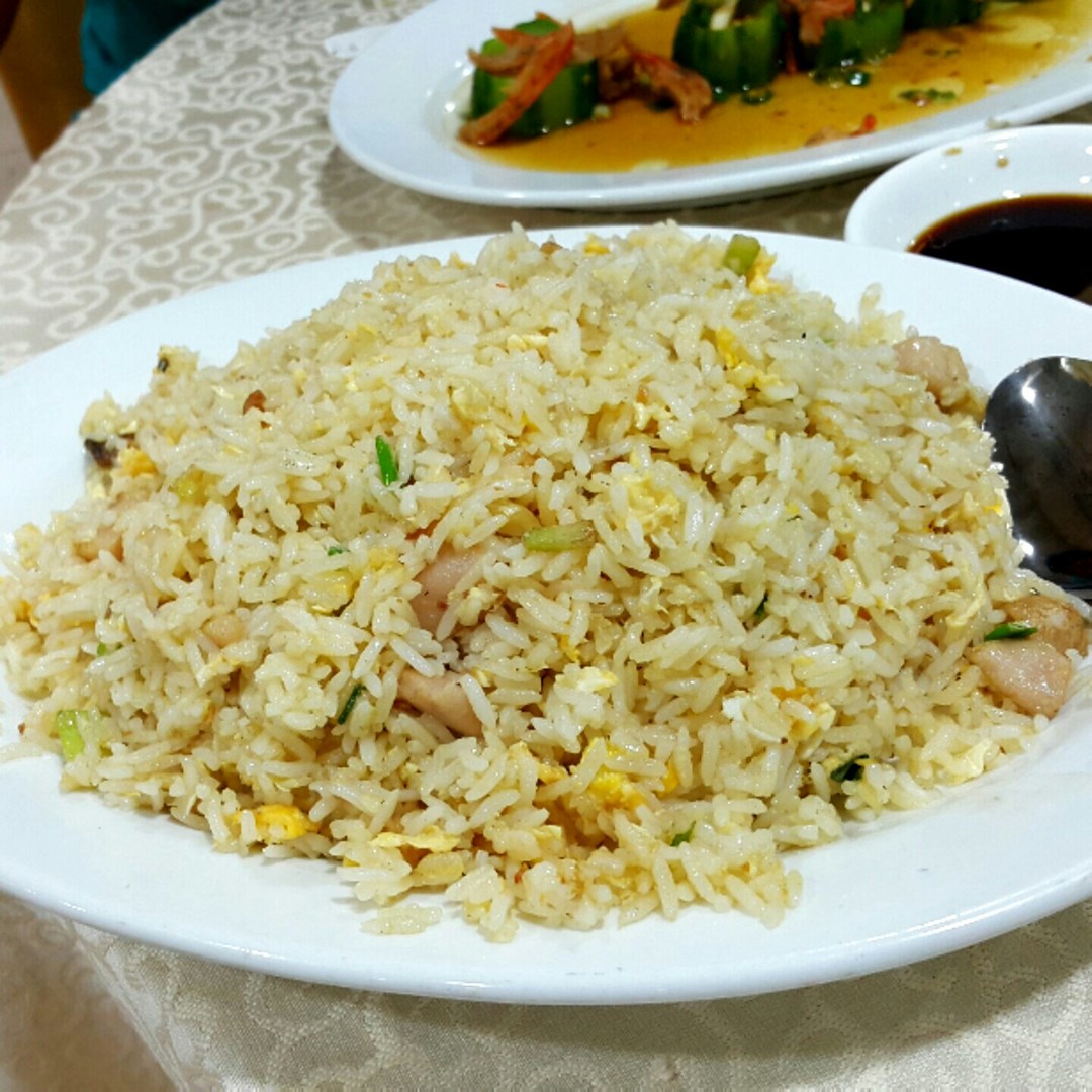 Order Salty Fish With Chicken Fried Rice    鹹魚雞粒炒飯 food online from Dim Sum Club store, San Francisco on bringmethat.com