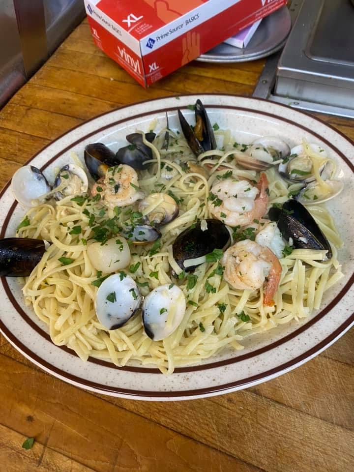 Order Linguini Amalfitana - Entree food online from Andre's Pizza store, Oxford on bringmethat.com