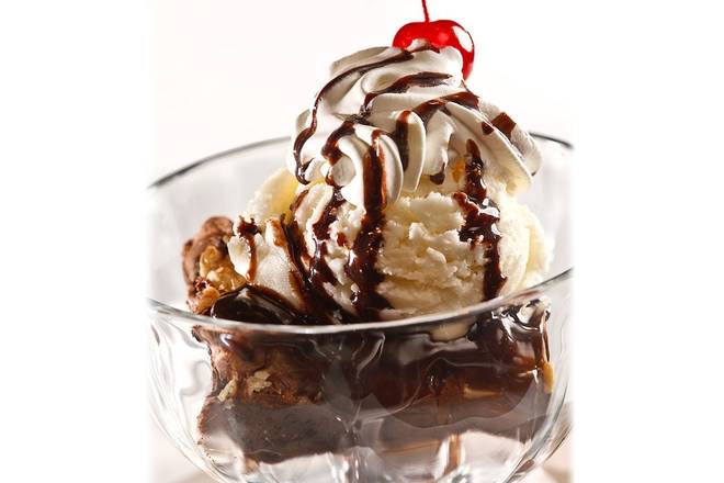 Order CLEVELAND BROWNIE SUNDAE food online from Glory Days Grill store, Culpeper on bringmethat.com