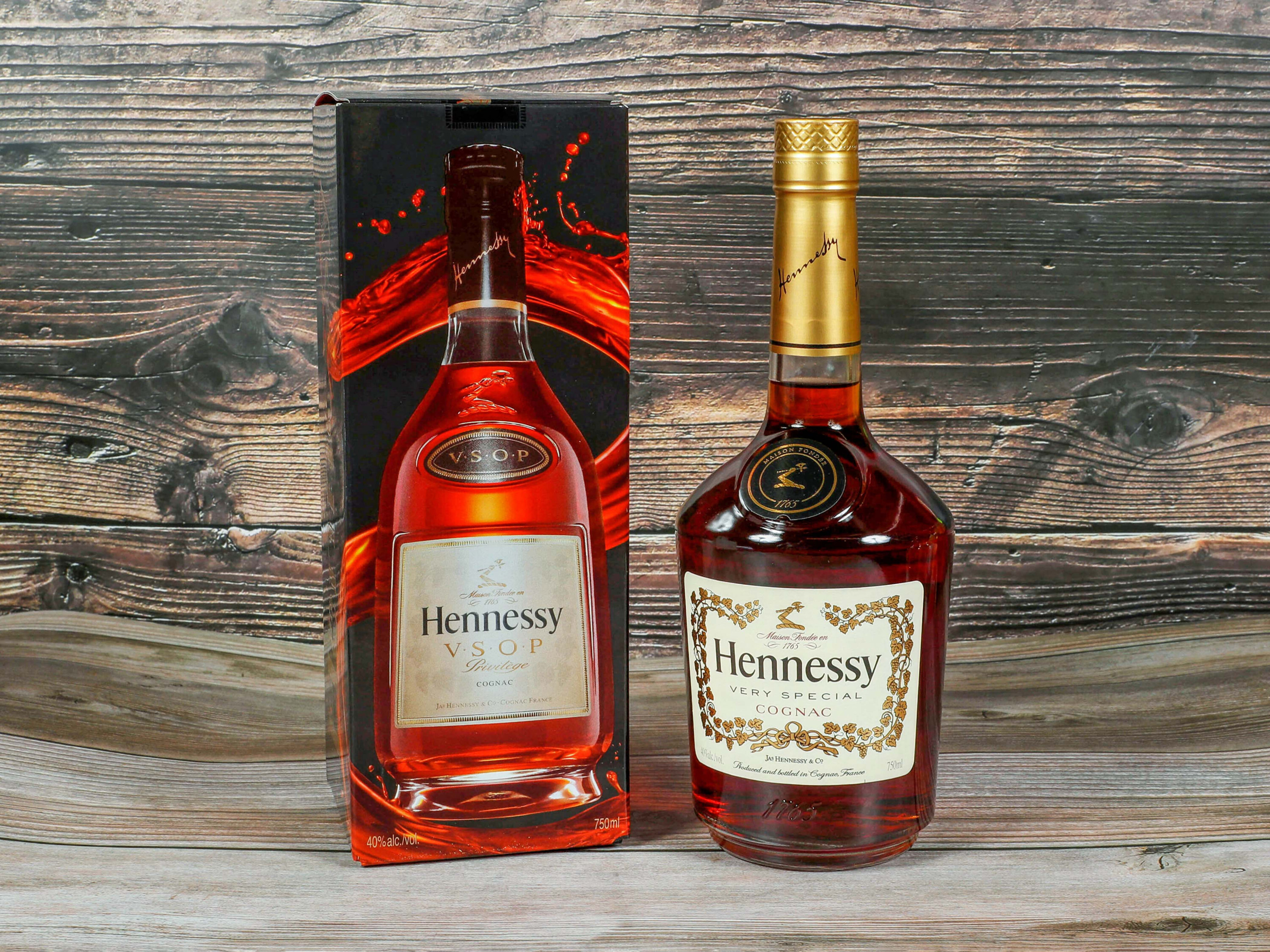 Order Hennessy VS, 750 ml. Cognac food online from G & G Liquor Store store, Fresno on bringmethat.com