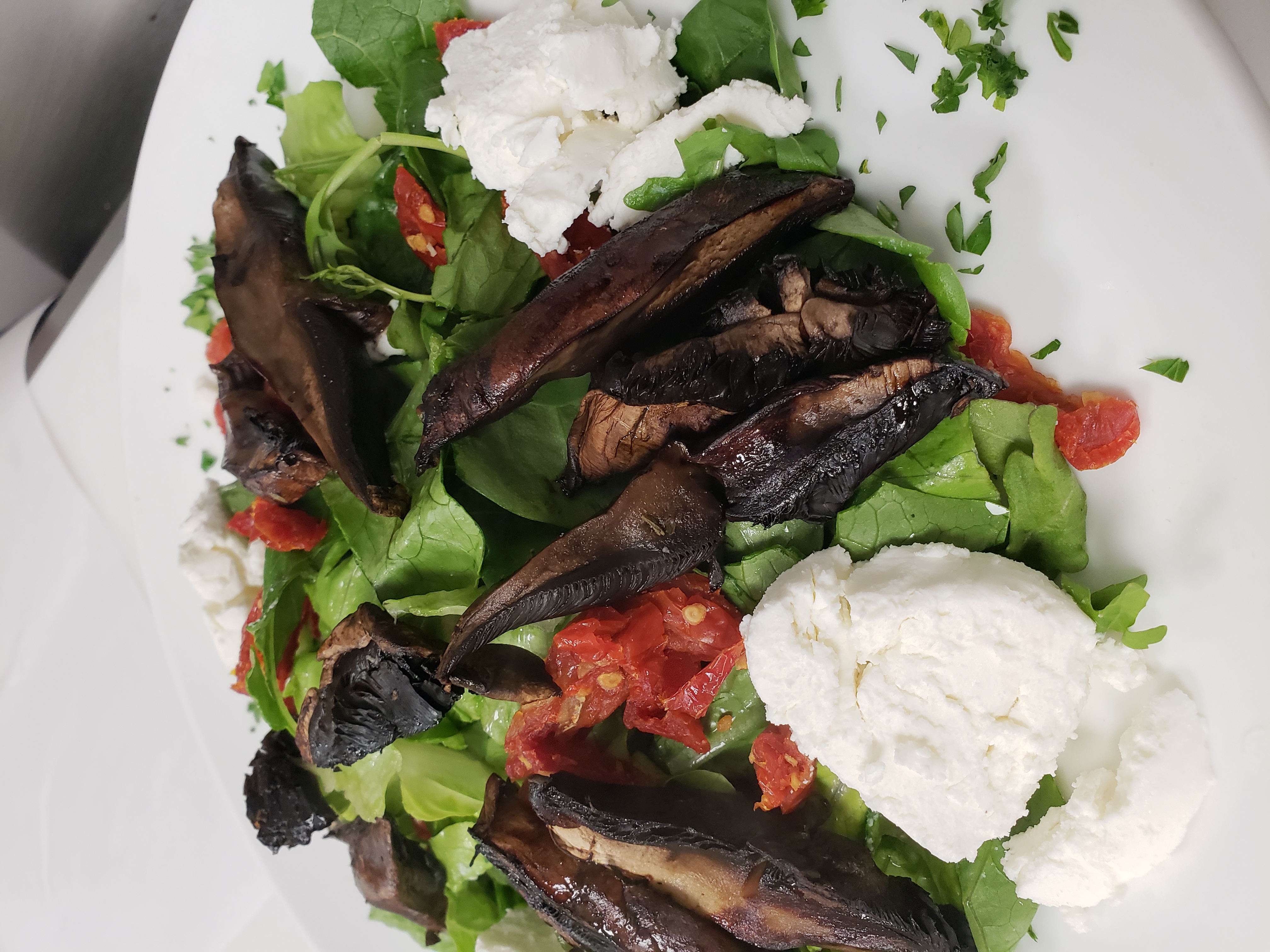 Order Portobella and Goat Cheese Salad food online from Pleasantville Diner store, Pleasantville on bringmethat.com