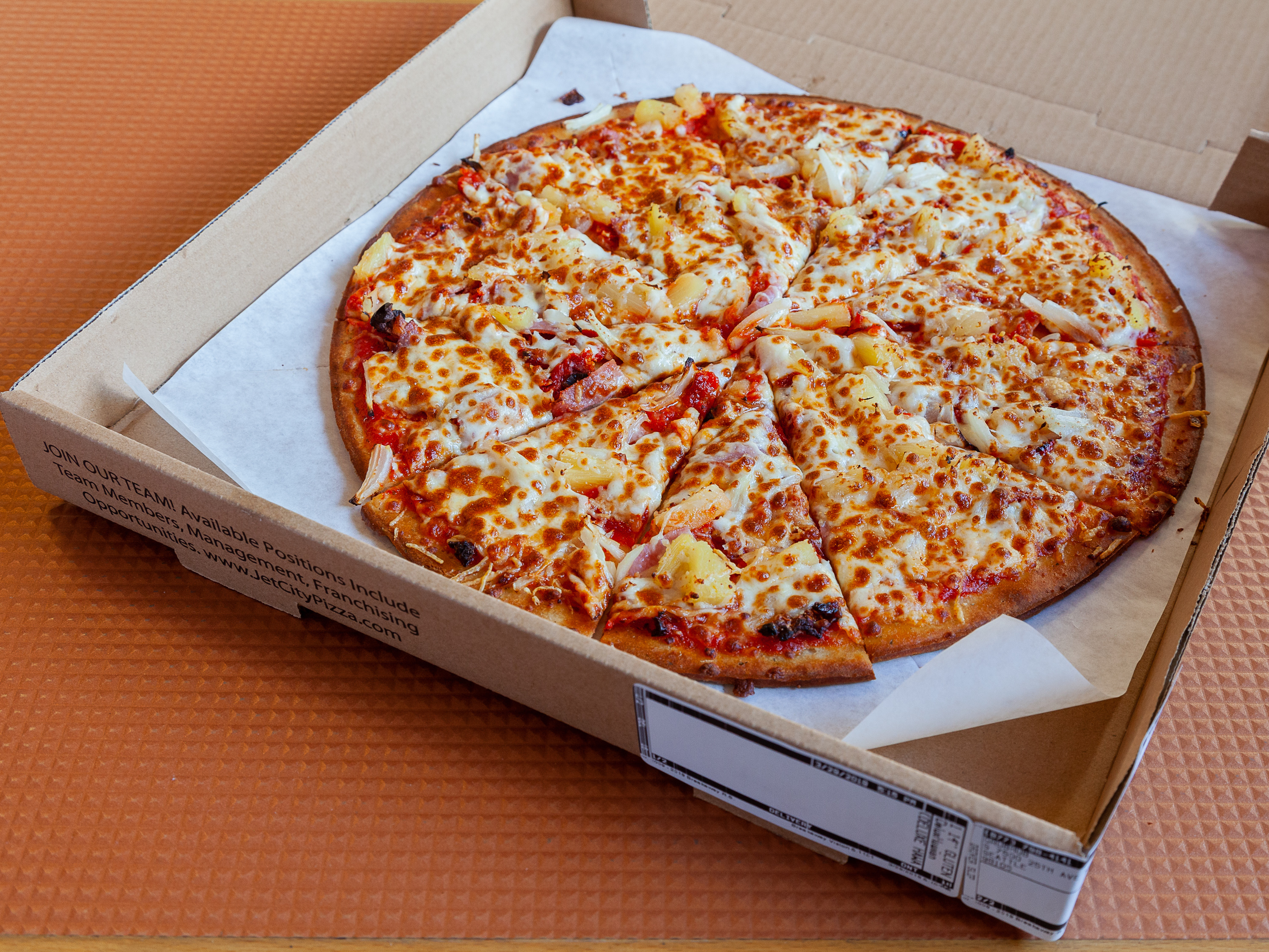 Order Deluxe Hawaiian Pizza food online from Jet City Pizza store, Snohomish on bringmethat.com