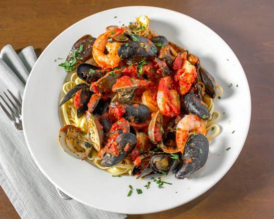 Order Linguine Pescatore food online from Café Amici store, Selden on bringmethat.com