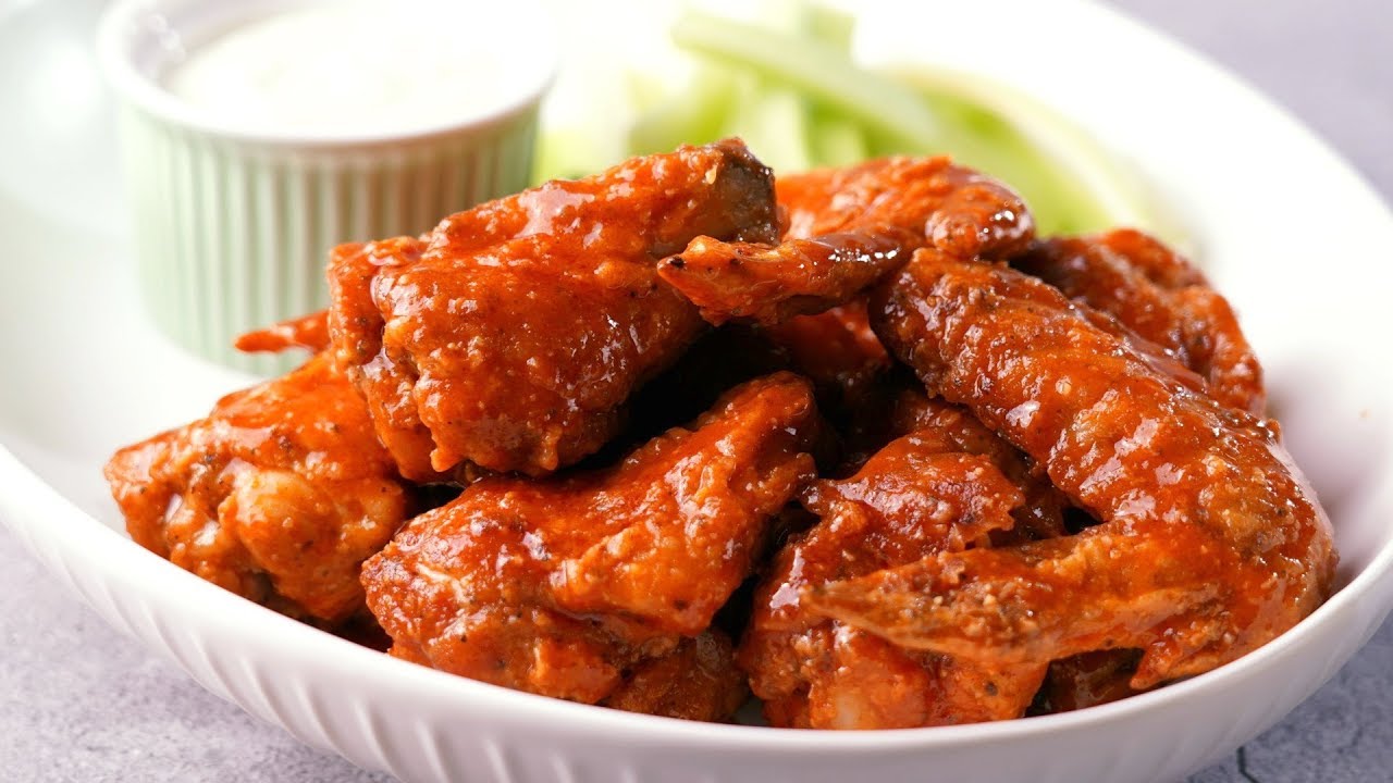 Order Buffalo Wings (8 Pieces)辣鸡翅 food online from Oriental Kitchen store, Philadelphia on bringmethat.com