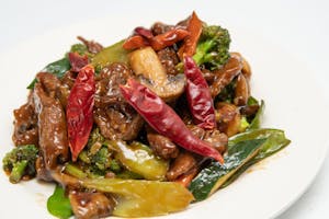 Order Beef with Garlic Sauce  food online from Sake House store, Beaver Dam on bringmethat.com