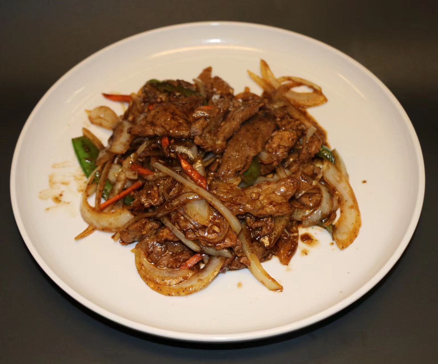 Order 38. Black Pepper Beef 黑椒牛 food online from Yen Ching Chinese Restaurant store, Naperville on bringmethat.com