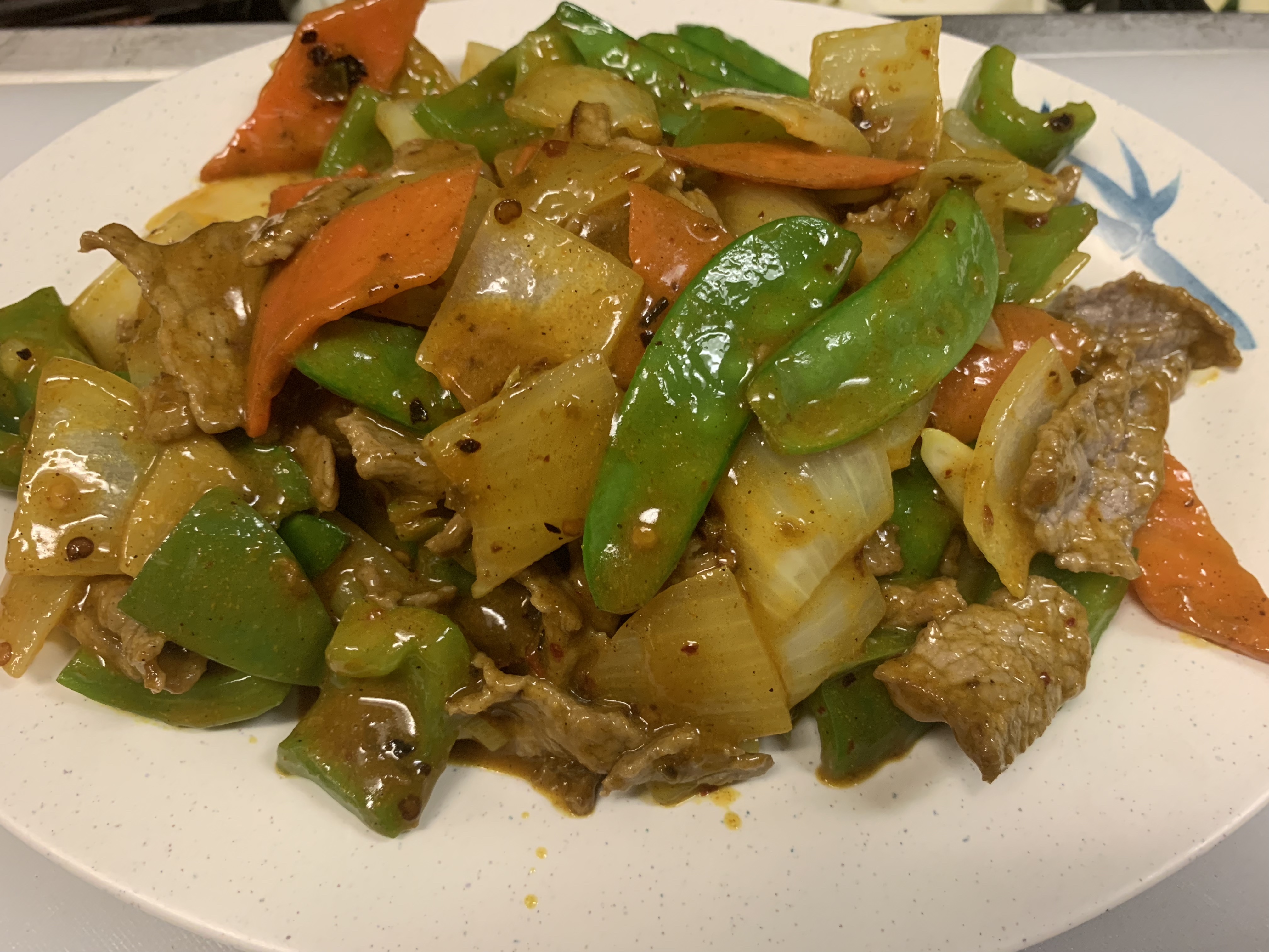 Order 62. Large Beef with Curry Sauce food online from Tsing Tao Chinese Cuisine store, Mesa on bringmethat.com