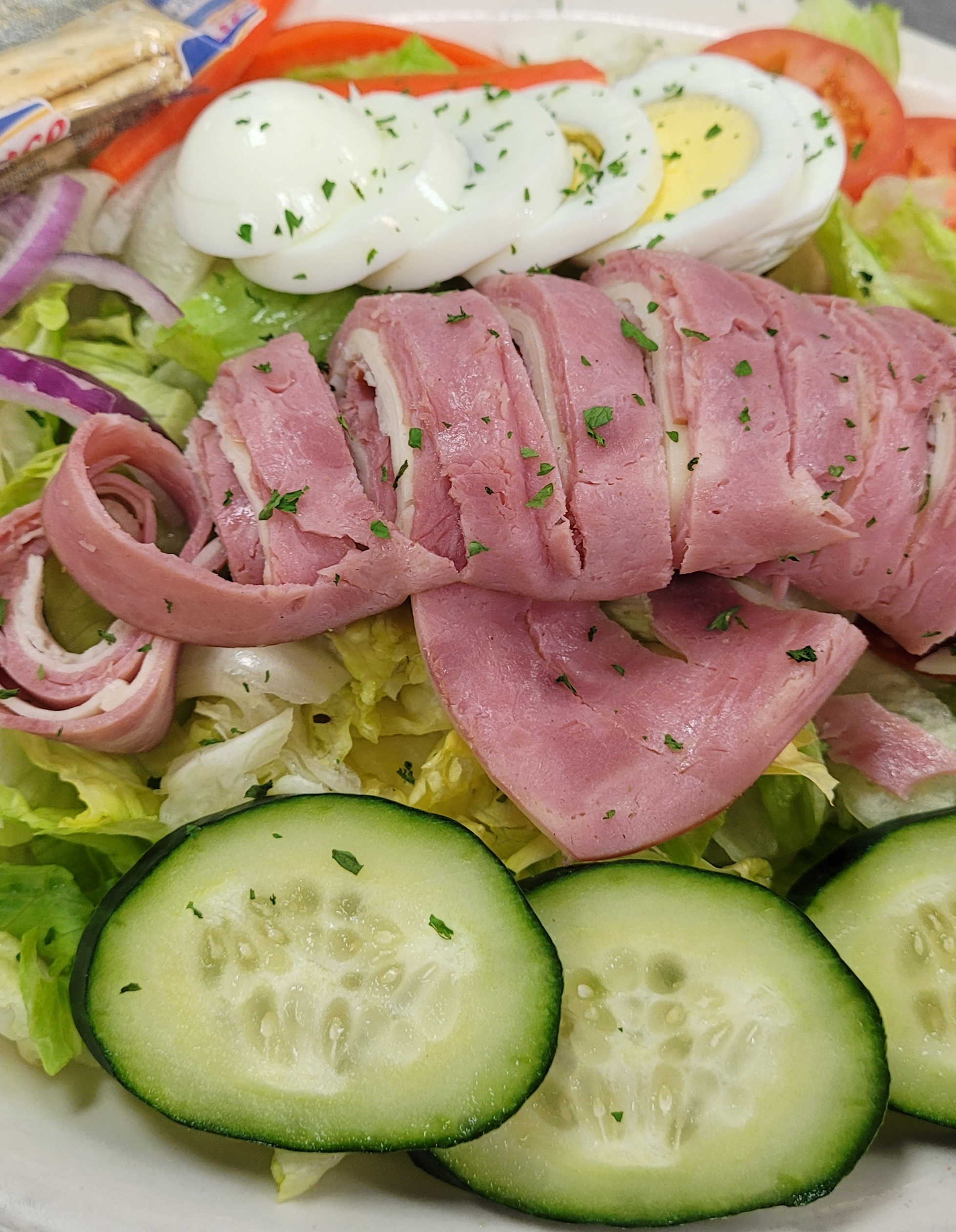 Order Chef Salad food online from Illianos Pizza store, Clemmons on bringmethat.com