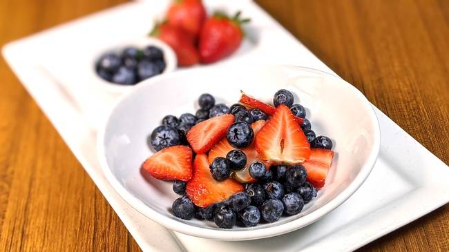 Order Side Mixed Berries food online from Mimi's Cafe store, Los Angeles on bringmethat.com