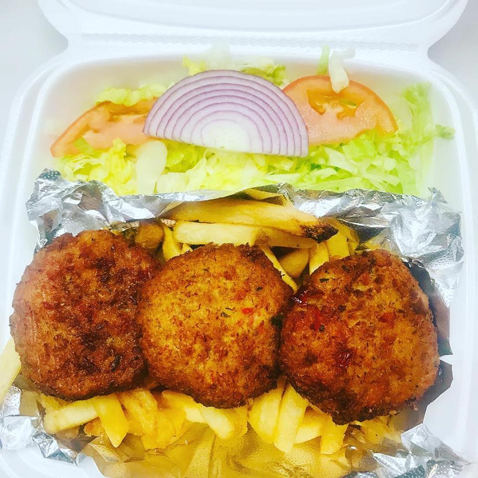 Order Crab Cake Platter food online from Lochearn Pizza store, Pikesville on bringmethat.com