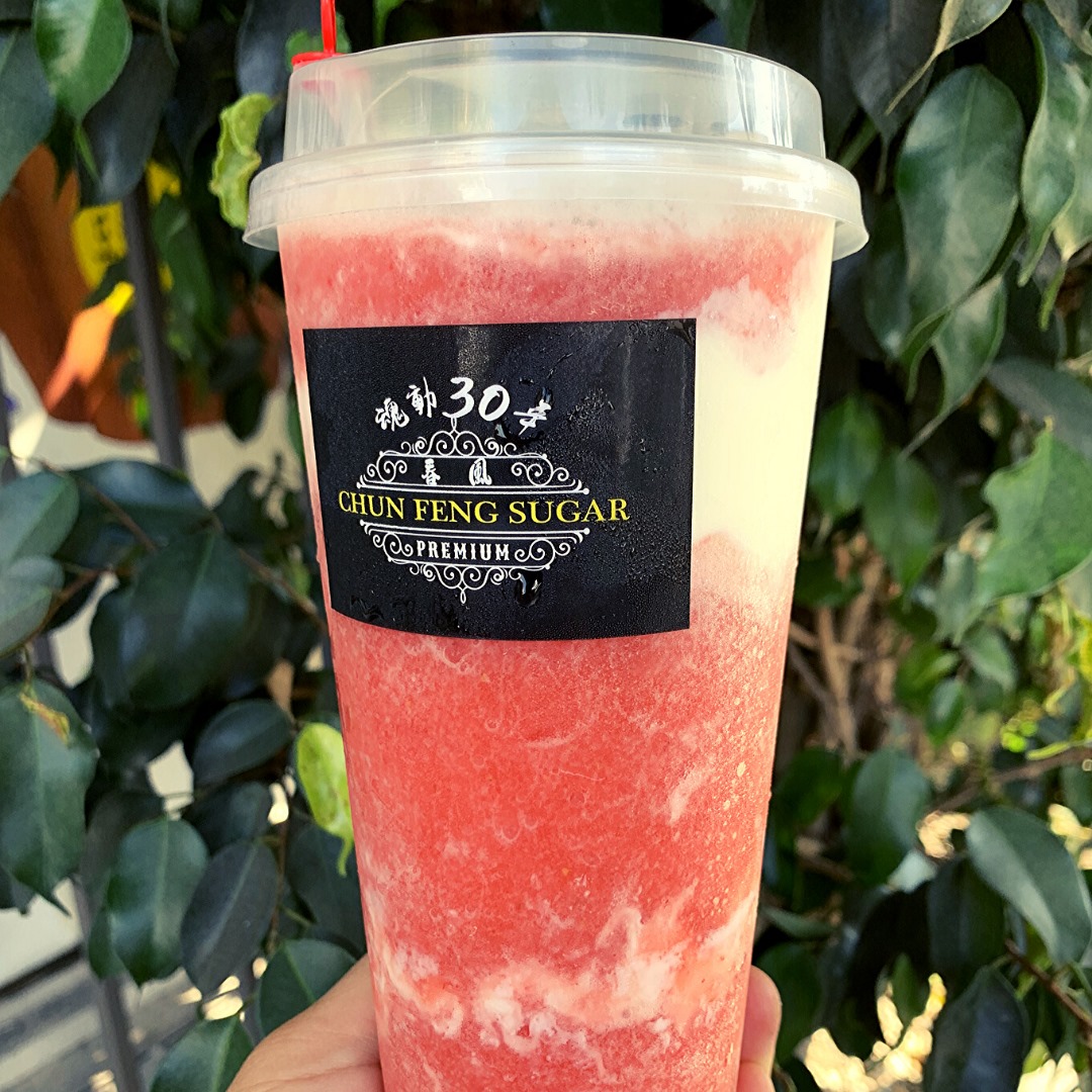 Order 22 oz. Strawberry Cheese Smoothie food online from Chun Feng Sugar store, Los Angeles on bringmethat.com