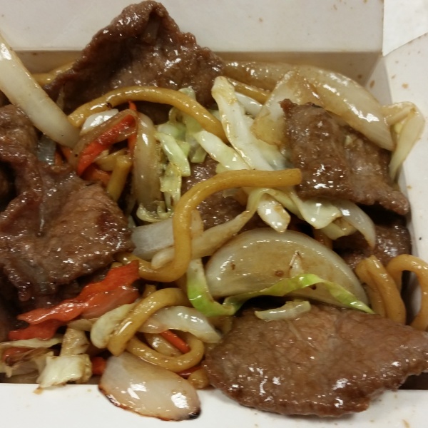 Order Beef Chow Mein food online from Hong Kong Delights store, Oakland on bringmethat.com