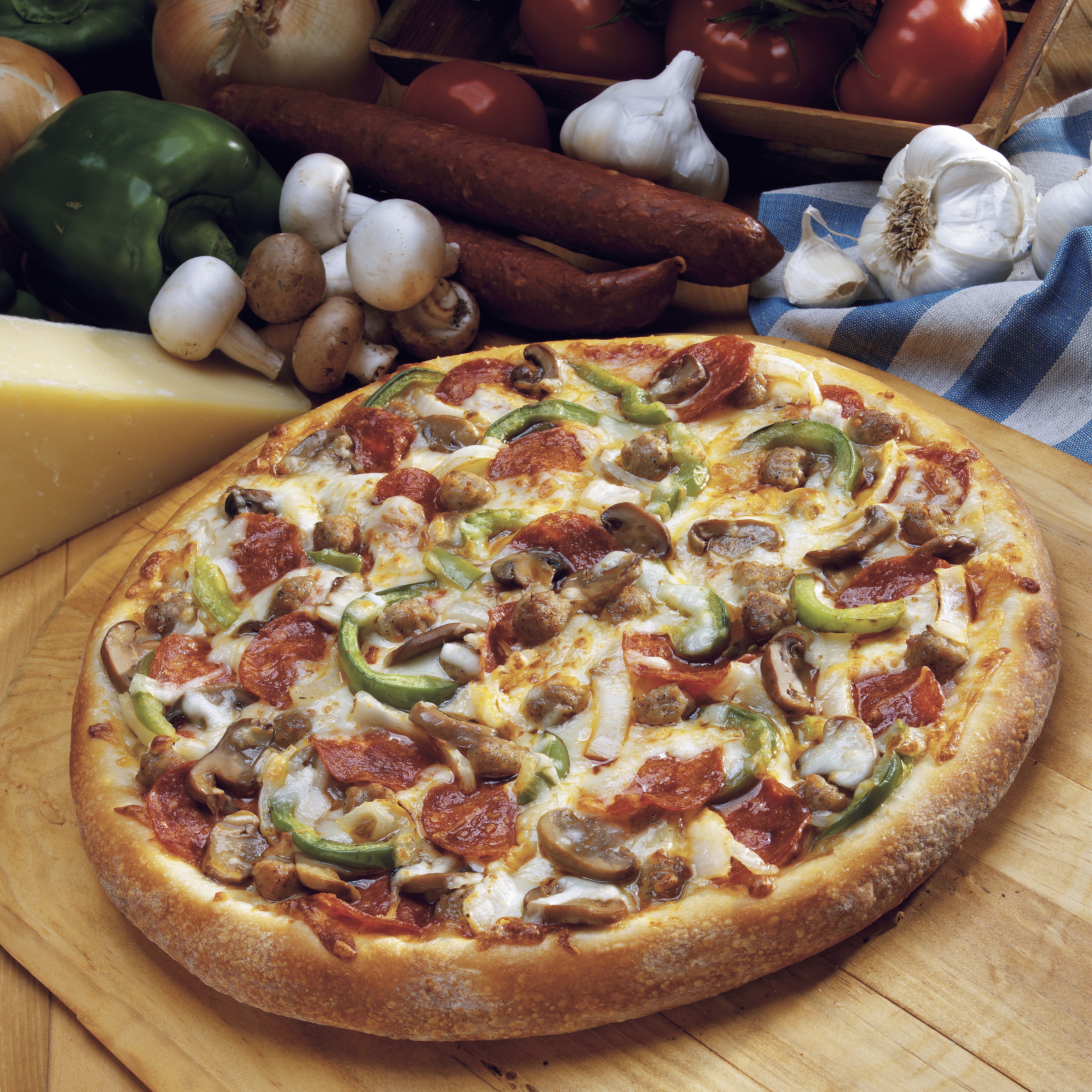 Order Deluxe Pizza food online from Marco's Pizza store, Oxnard on bringmethat.com