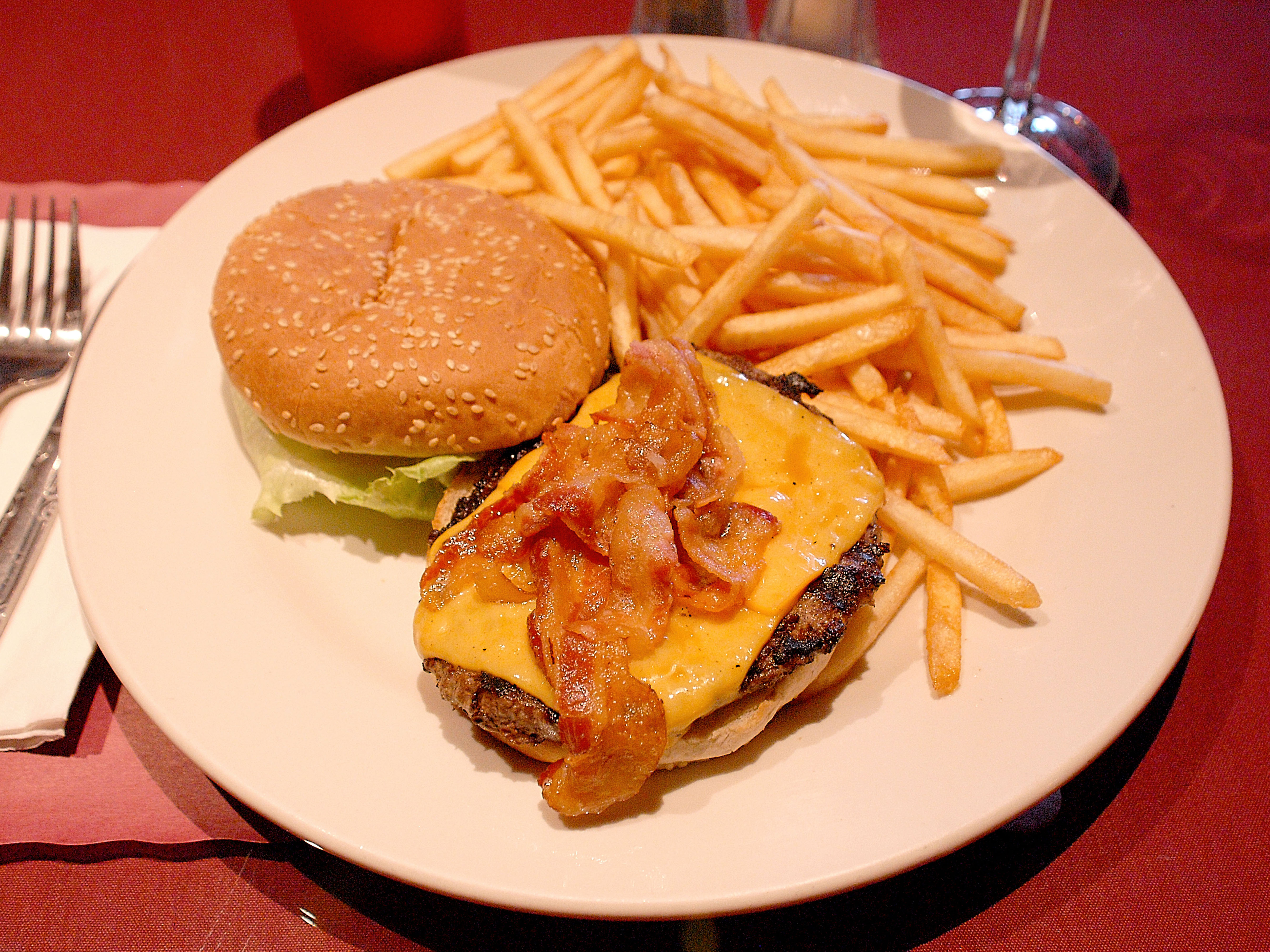 Order Cheese Burger Deluxe food online from Napoli Pizza store, Lodi on bringmethat.com