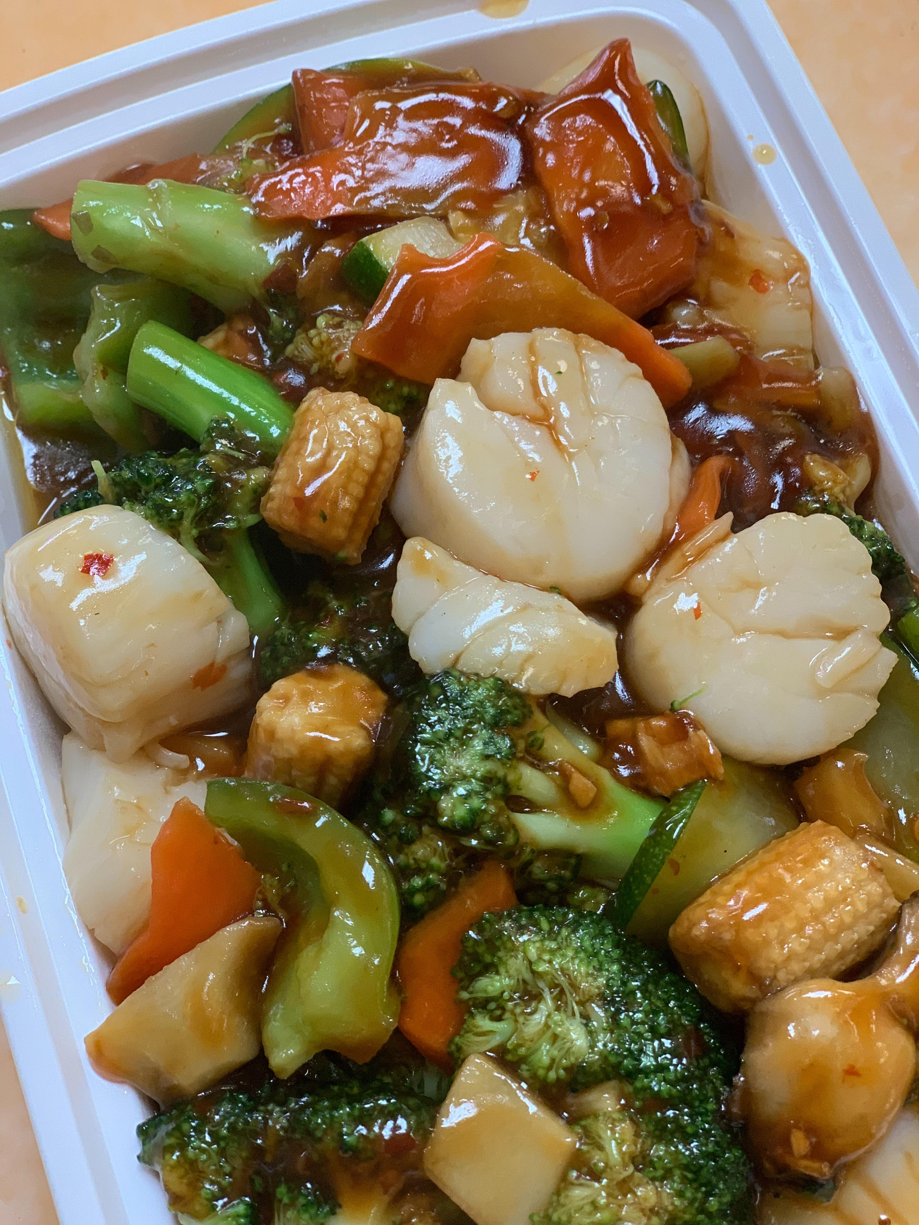 Order 120. Fresh Scallop with Garlic Sauce 鱼香干贝 food online from Sheng Garden Chinese Restaurant store, Teaneck on bringmethat.com