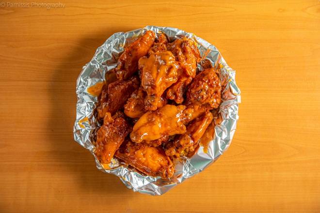 Order Mintt Wings (6 pc) food online from Mintt Pizza store, Cranberry Township on bringmethat.com