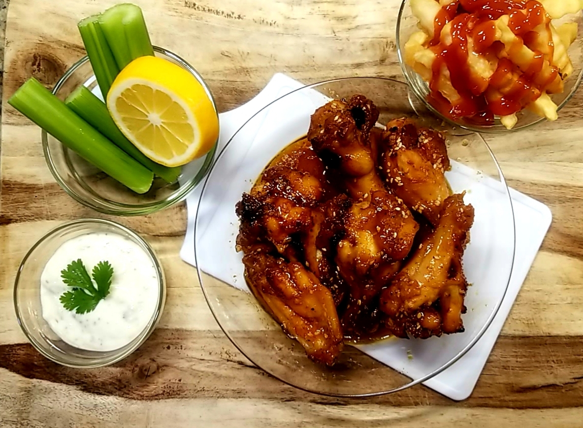 Order Sweet Chili Wings Combo food online from Gyro Eats store, New York on bringmethat.com