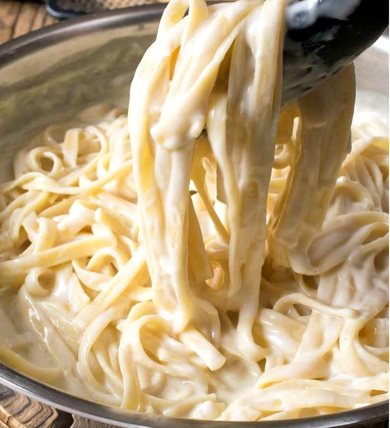 Order Pasta with Alfredo Sauce food online from Ameci Pizza & Pasta store, Thousand Oaks on bringmethat.com