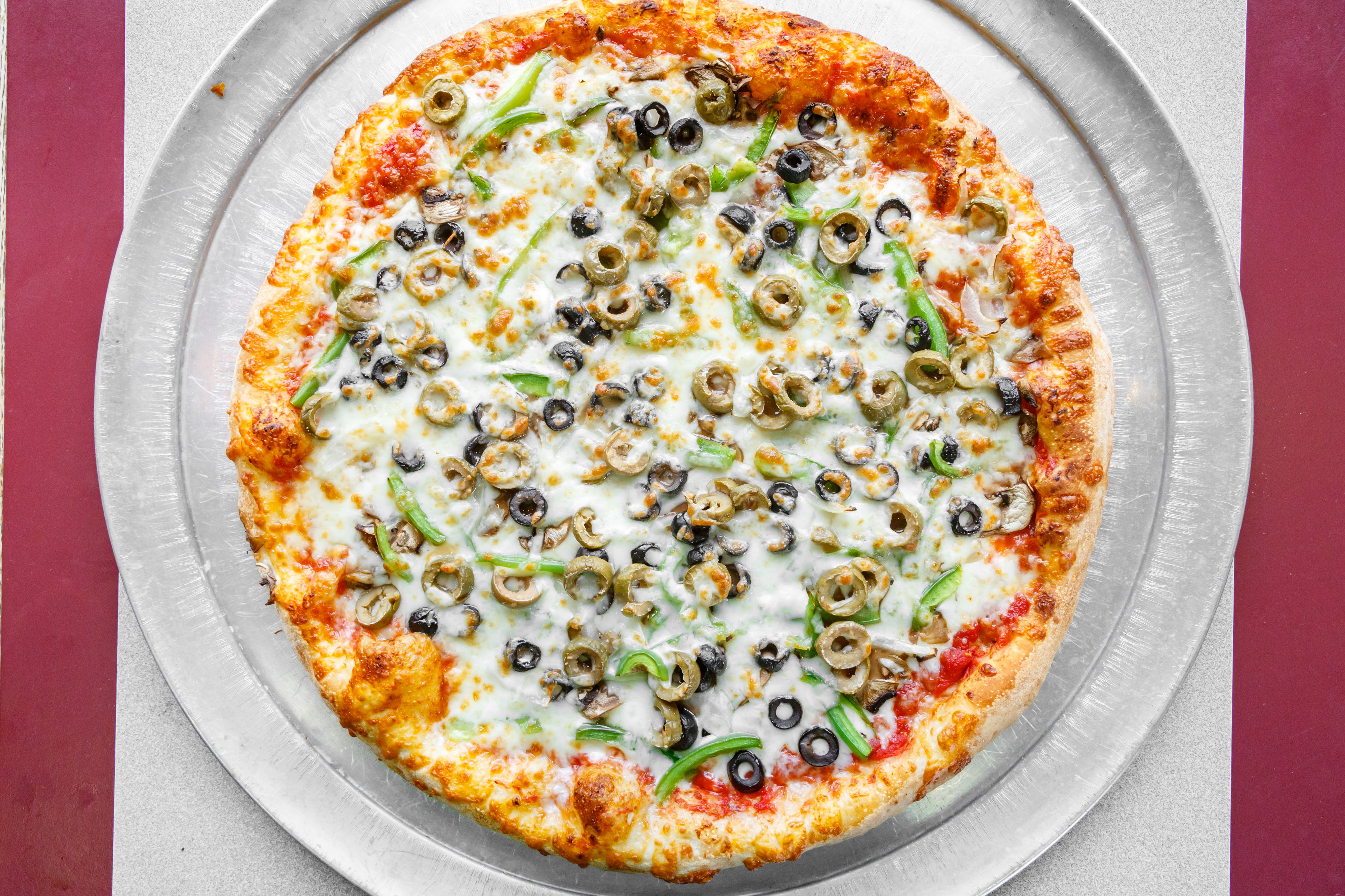 Order Vegetarian Pizza - Small 10'' (6 Cuts) food online from Raya's Pizzeria store, Carnegie on bringmethat.com