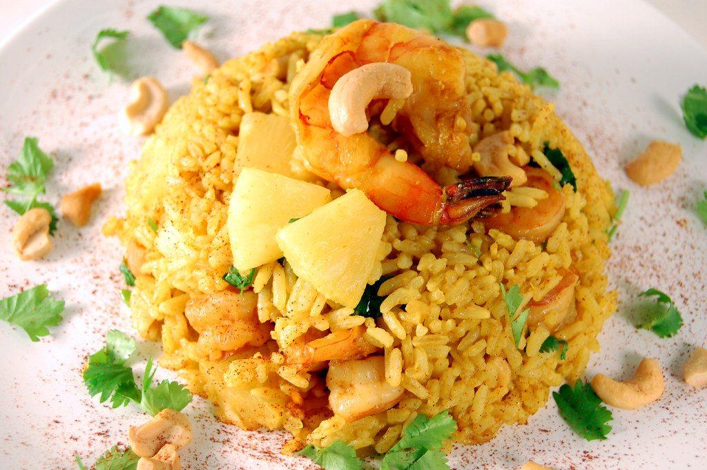 Order Pineapple Fried Rice Entree food online from Yummy thai store, New York on bringmethat.com