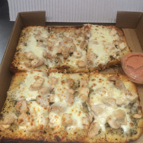 Order Garlic Bread with Chicken food online from Seniore Pizza store, Santa Clara on bringmethat.com