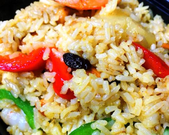 Order 53. Pineapple Fried Rice food online from Exotic Thai store, Burbank on bringmethat.com