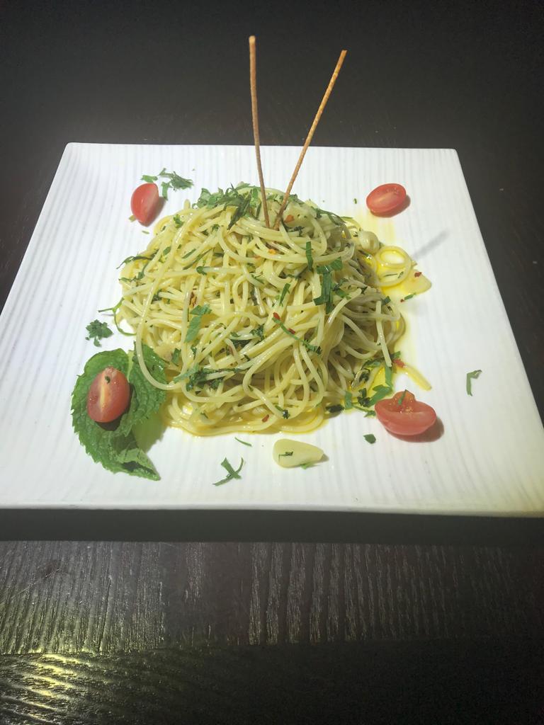 Order Spaghetti Aglio, Olio Peperoncino food online from Istanbul Park store, Brooklyn on bringmethat.com