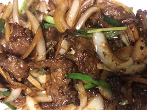 Order L午Mongolian Beef 蒙古牛L27 food online from Moon Wok store, Lenexa on bringmethat.com