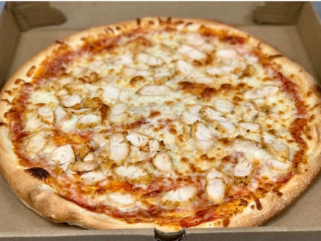 Order Chicken Pizza food online from Napoli Pizza store, Miamisburg on bringmethat.com