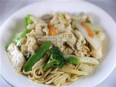 Order Chicken Lo Mein food online from MingHin Cuisine - Lakeshore East store, Chicago on bringmethat.com