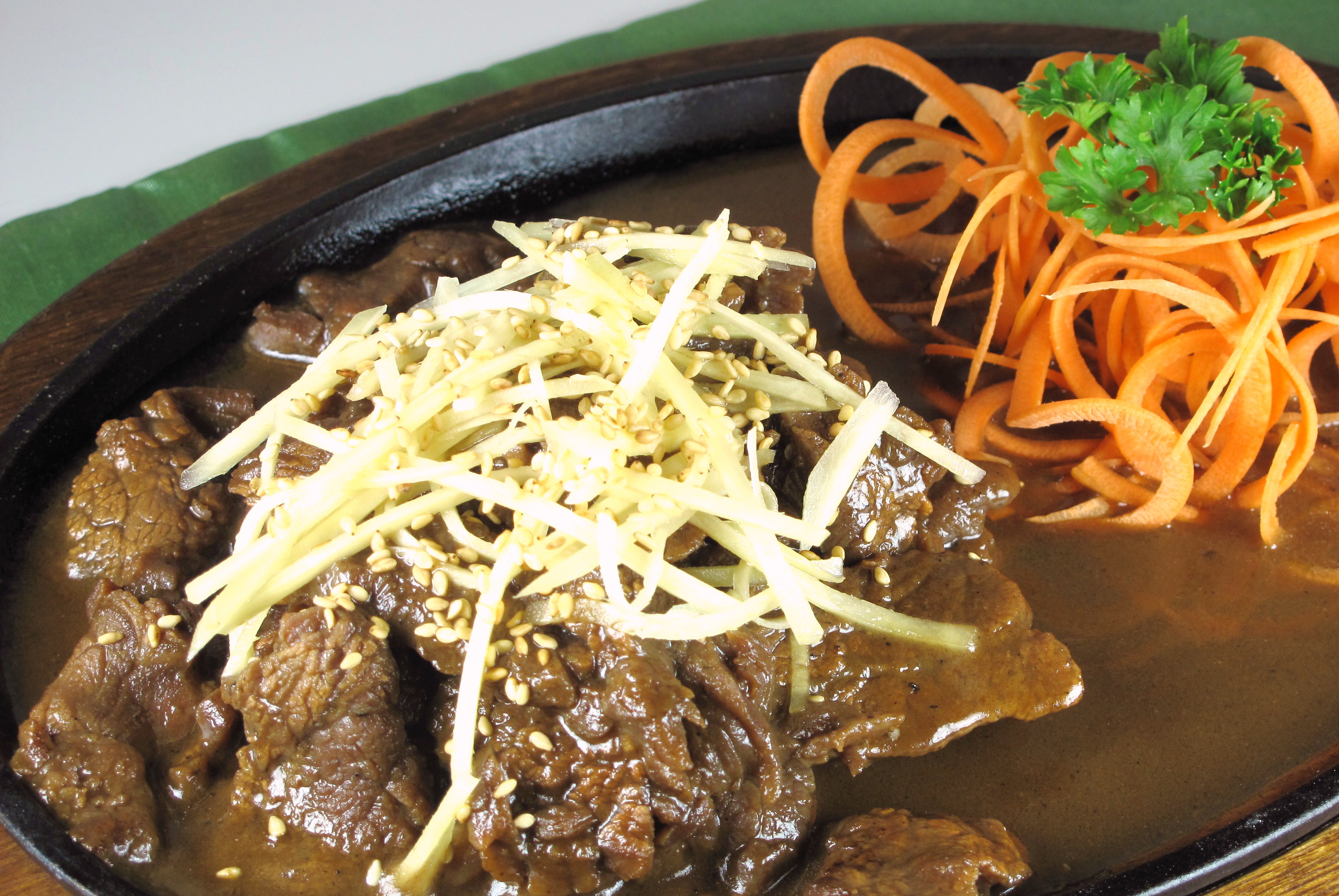 Order Sizzling Siam Beef food online from Kanlaya Thai Restaurant store, Harrisburg on bringmethat.com