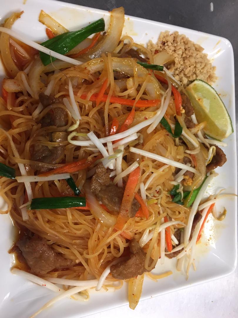 Order 104. Pad Thai with Beef food online from King Wok Gourmet Asian store, Chicago on bringmethat.com