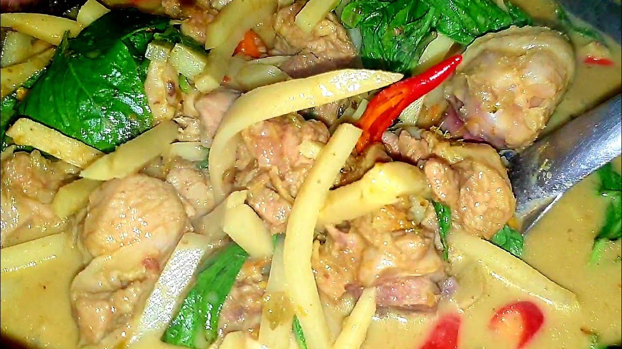 Order (D) Green Curry** food online from Pad Thai Restaurant store, Quincy on bringmethat.com