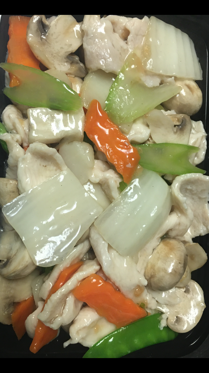 Order 71. Large Moo Goo Gai Pan Chicken food online from Beijing Cafe store, Miami Beach on bringmethat.com