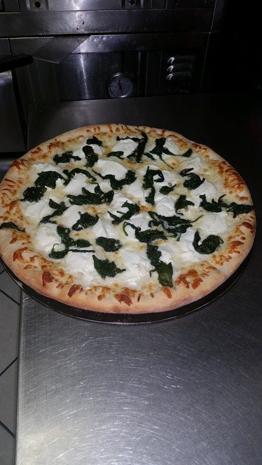 Order White Pizza with Spinach - Medium 14'' food online from Sole Pizzeria & Restaurant store, North Bergen on bringmethat.com
