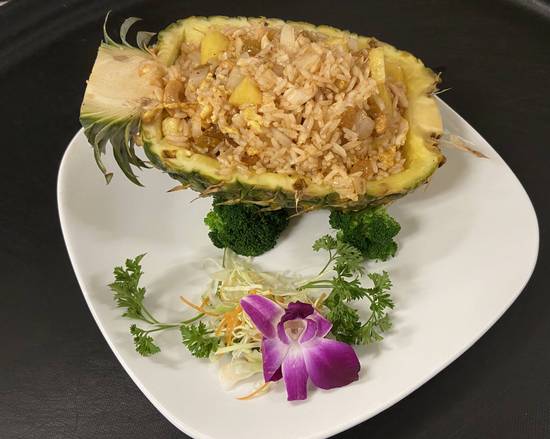 Order Thai Pineapple Fried Rice food online from Le Dish Asian Fusion store, Hamilton on bringmethat.com