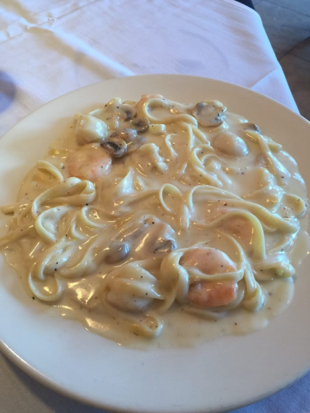 Order Seafood Alfredo food online from Fratelli's Pizza store, North Hills on bringmethat.com