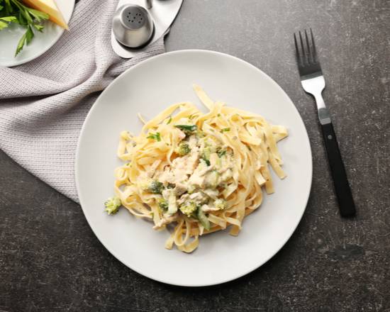 Order Fettuccine Alfredo food online from The Pasta Brothers store, Rancho Palos Verdes on bringmethat.com