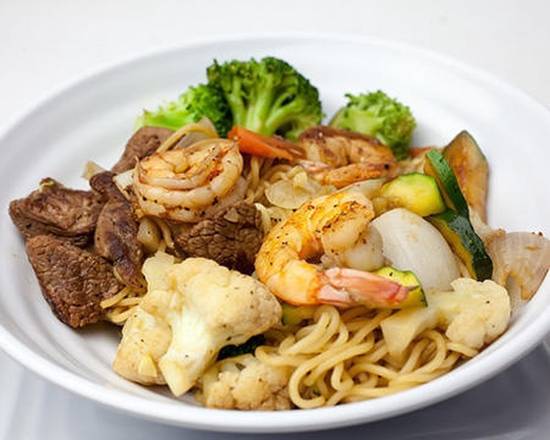 Order Yaki-Soba - Mixed Bowl food online from Kumori Sushi & Teppanyaki store, McAllen on bringmethat.com