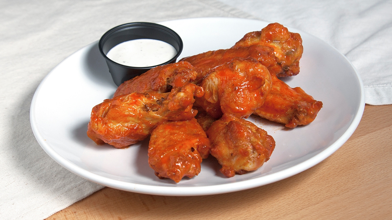 Order Wings food online from D6 Pizza store, Hesperia on bringmethat.com